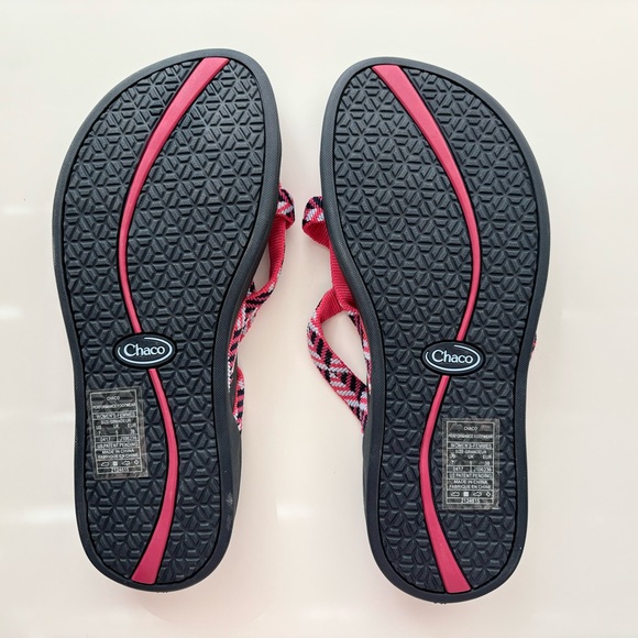 Chaco Women's Geometric Toe Loop Slip On Sandals Size 7 - Picture 2 of 4